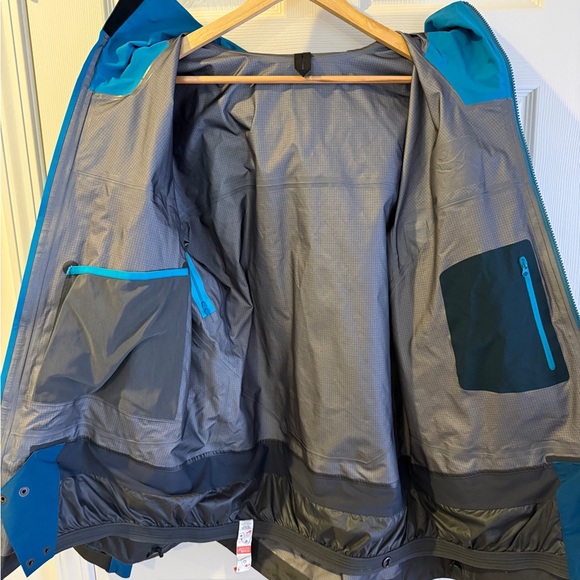 Arc'teryx Rush Jacket - Picture 3 of 3